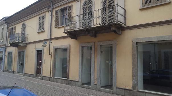 SAVIGLIANO - LOCALE COMMERCIALE GRANDE