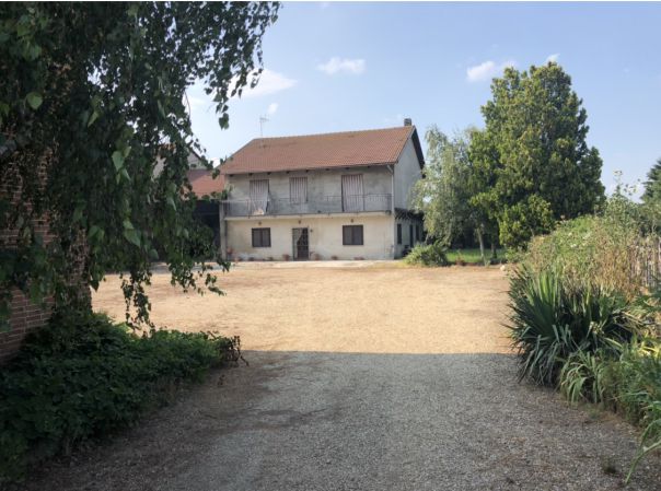 CARMAGNOLA rustico di grandi dimensioni