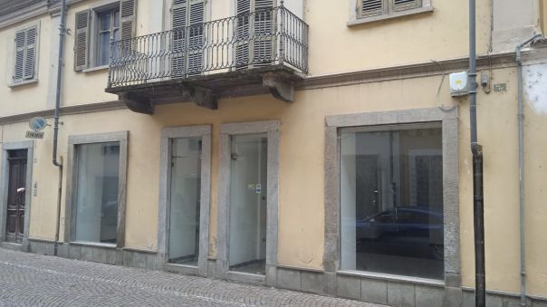 SAVIGLIANO - LOCALE COMMERCIALE DOPPIO AMBIENTE