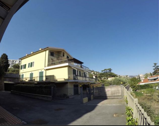 PIETRA LIGURE (SV) Appartamento in villa